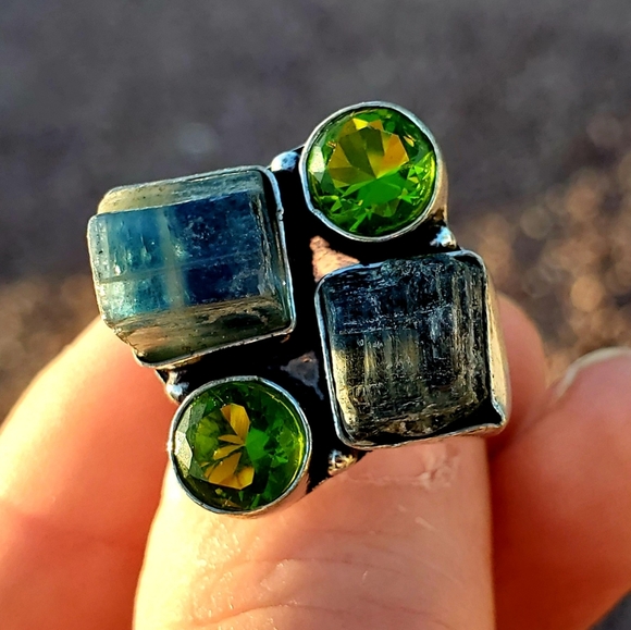 New Rough Kyanite & Peridot 925 Silver Ring. - Picture 4 of 16
